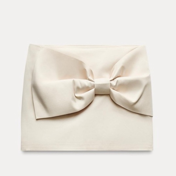 NWT ZARA 🎄SATIN MINI SKIRT SIZE XS and S
🚨 FINAL PRICE NO OFFER ACCEPT - Picture 6 of 16